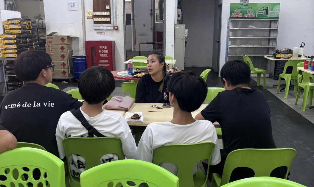 Boys throw eggs, burn chopsticks at Yishun mookata outlet, return the next day to apologise after owner says she’ll file a police report